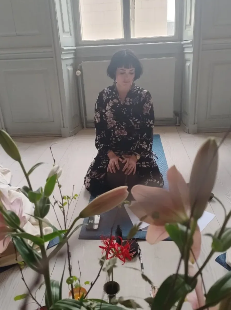 Julie meditating before a cacao ceremony